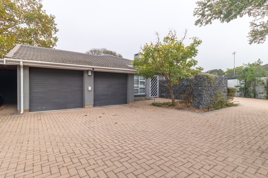 4 Bedroom Property for Sale in Schoongezicht Western Cape